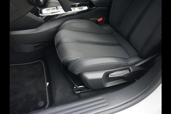 Peugeot e-2008 EV GT 54 kWh | PARKEERSENSOREN MET CAMERA | NAVI | CRUISE CONTROL | APPLE CARPLAY | 28.908 KM