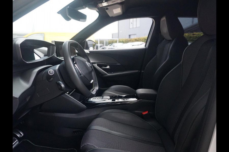 Peugeot e-2008 EV GT 54 kWh | PARKEERSENSOREN MET CAMERA | NAVI | CRUISE CONTROL | APPLE CARPLAY | 28.908 KM