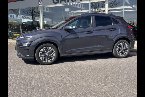 Hyundai Kona EV Fashion 64 kWh | SOH: 96,3%| Facelift | 3 Fase | Warmtepomp | Navi | HUD | Adaptive CC | Camera |
