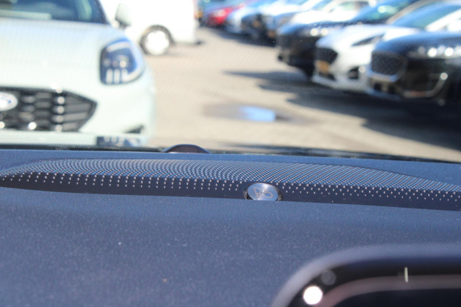 Ford Kuga 2.5 PHEV ST-Line X | Winterpack | Adaptieve Cruise Control | 19 Inch Lichtmetalen Velgen | B & O Sound | Electrische Achterklep