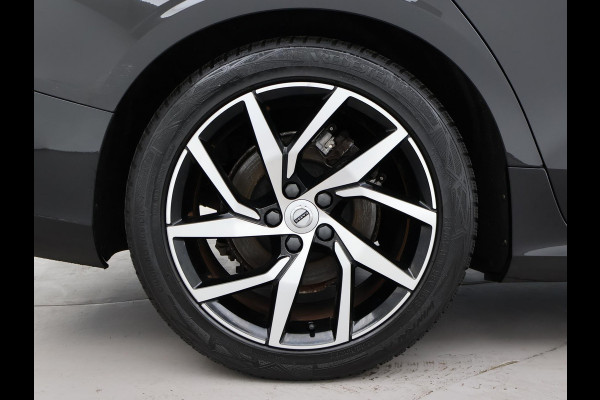 Volvo V60 2.0 T4 190 PK R-DESIGN + PANORAMADAK | WEGKL. TREKHAAK | STUURVERW. | ADAPTIVE CRUISE CONTROL