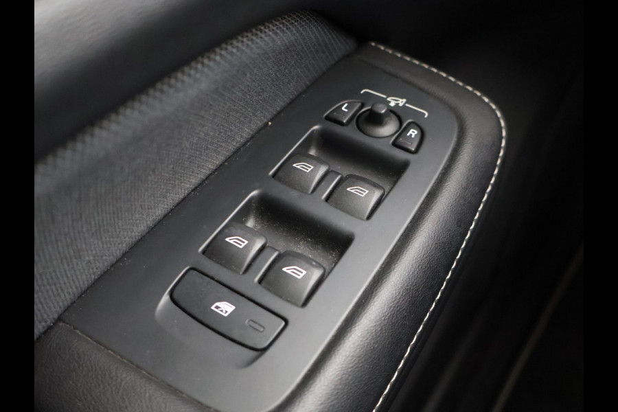 Volvo V60 2.0 T4 190 PK R-DESIGN + PANORAMADAK | WEGKL. TREKHAAK | STUURVERW. | ADAPTIVE CRUISE CONTROL