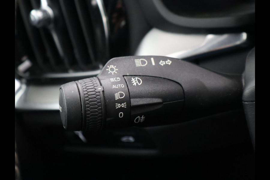 Volvo V60 2.0 T4 190 PK R-DESIGN + PANORAMADAK | WEGKL. TREKHAAK | STUURVERW. | ADAPTIVE CRUISE CONTROL