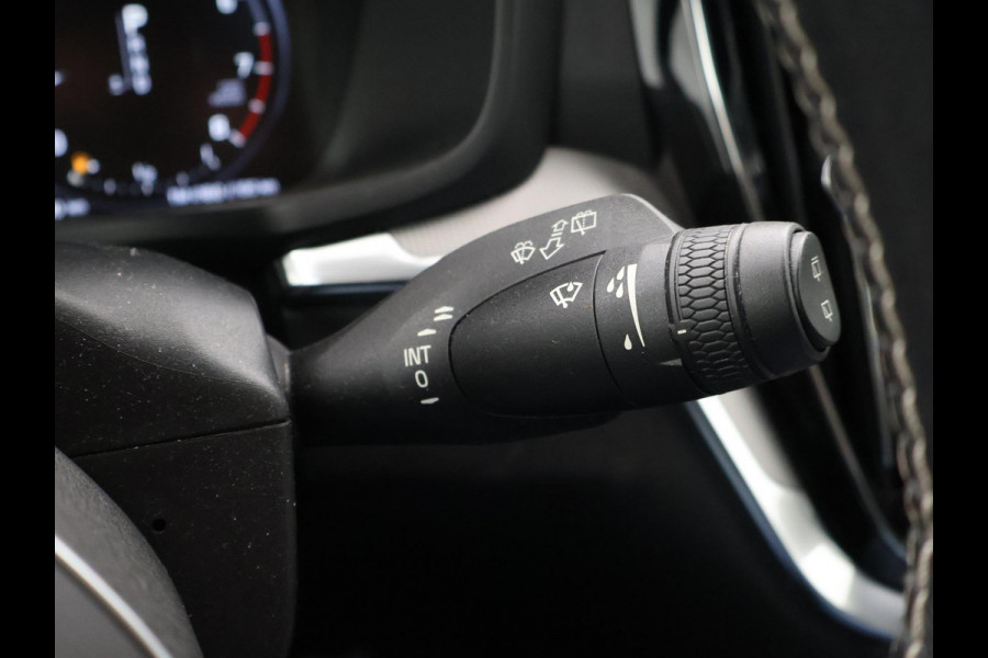 Volvo V60 2.0 T4 190 PK R-DESIGN + PANORAMADAK | WEGKL. TREKHAAK | STUURVERW. | ADAPTIVE CRUISE CONTROL