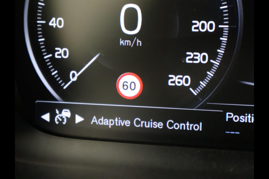 Volvo V60 2.0 T4 190 PK R-DESIGN + PANORAMADAK | WEGKL. TREKHAAK | STUURVERW. | ADAPTIVE CRUISE CONTROL