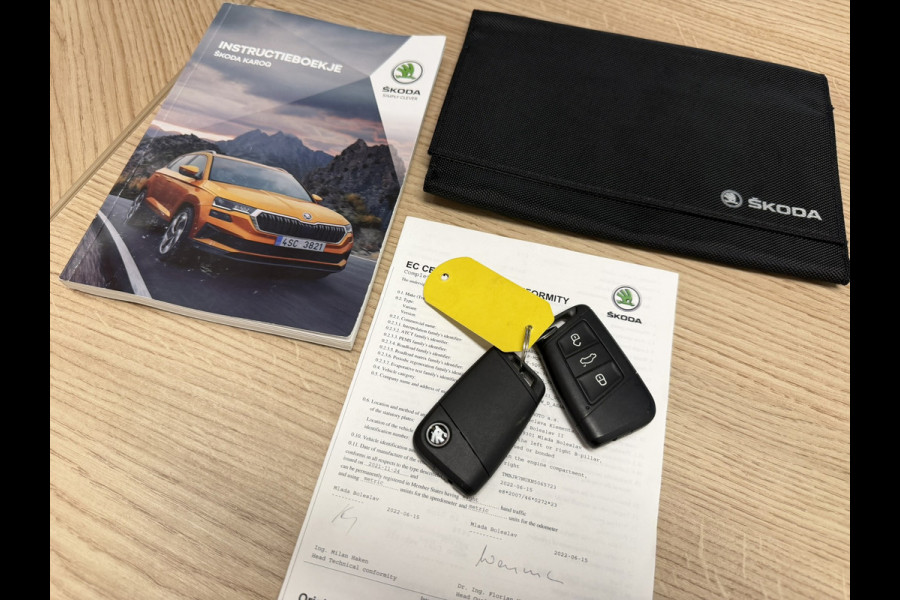 Škoda Karoq 1.5 TSI ACT Automaat Digital dash Carplay 360 Camera Cruise Navigatie Stoel-Stuur Verwarming Elek-A klep