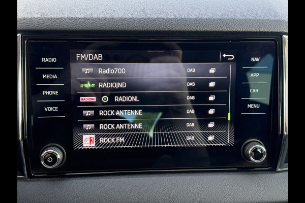 Škoda Karoq 1.5 TSI ACT Automaat Digital dash Carplay 360 Camera Cruise Navigatie Stoel-Stuur Verwarming Elek-A klep