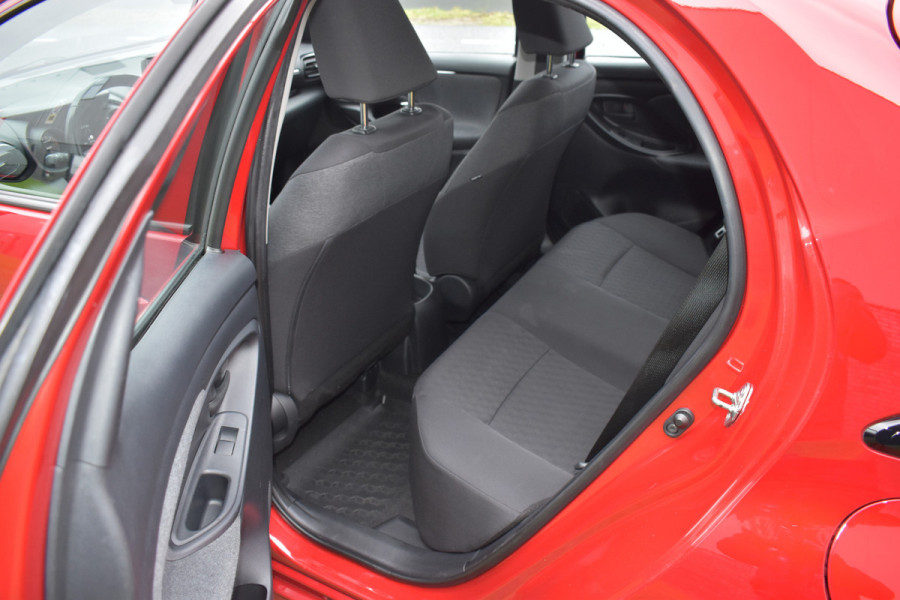 Toyota Yaris 1.5 VVT-i Dynamic 1e eigenaar Navigatie Parkeer camera