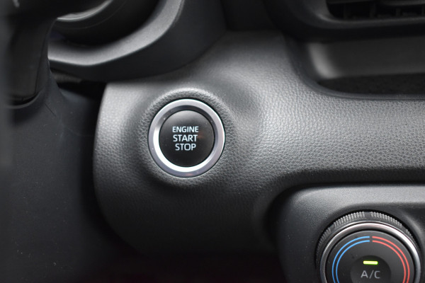 Toyota Yaris 1.5 VVT-i Dynamic 1e eigenaar Navigatie Parkeer camera