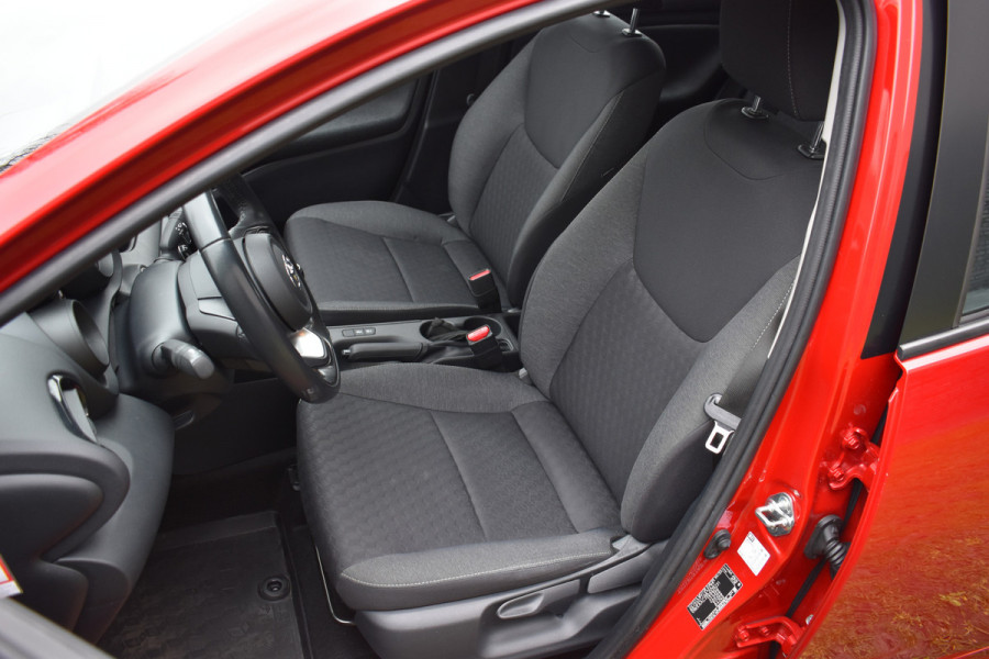 Toyota Yaris 1.5 VVT-i Dynamic 1e eigenaar Navigatie Parkeer camera