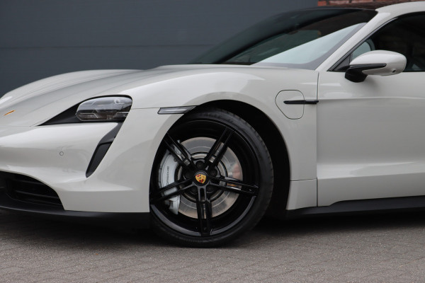 Porsche Taycan Sport Turismo 79 kWh | Achterasbesturing | Luchtvering | Sport-Chrono | ACC | Panoramadak | 18-wegs | BOSE |  Memory | Surround Camera | Verwarmd Stuurwiel |