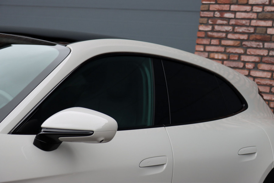 Porsche Taycan Sport Turismo 79 kWh | Achterasbesturing | Luchtvering | Sport-Chrono | ACC | Panoramadak | 18-wegs | BOSE |  Memory | Surround Camera | Verwarmd Stuurwiel |