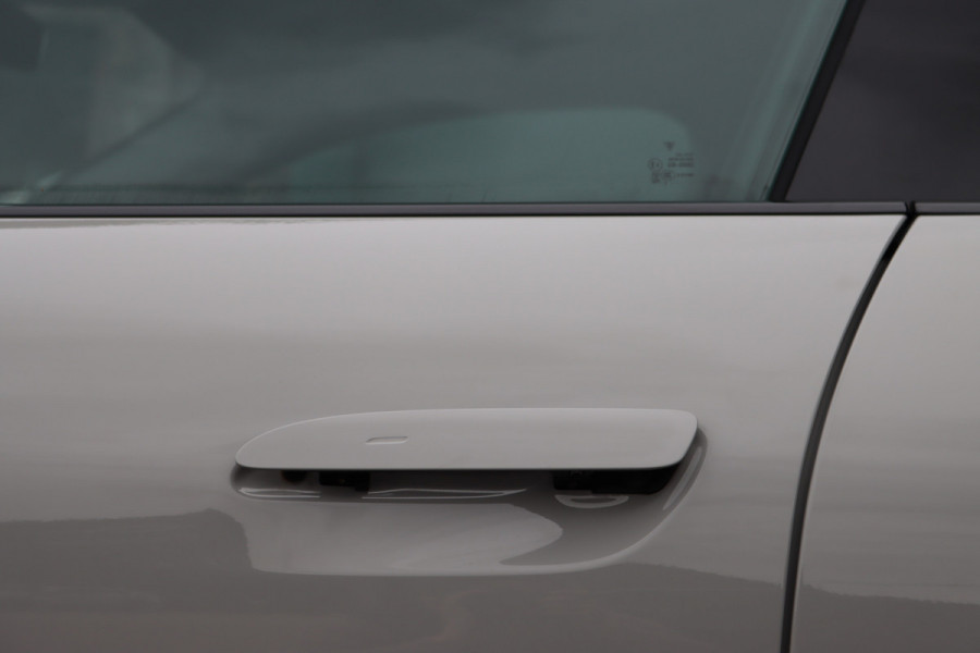 Porsche Taycan Sport Turismo 79 kWh | Achterasbesturing | Luchtvering | Sport-Chrono | ACC | Panoramadak | 18-wegs | BOSE |  Memory | Surround Camera | Verwarmd Stuurwiel |