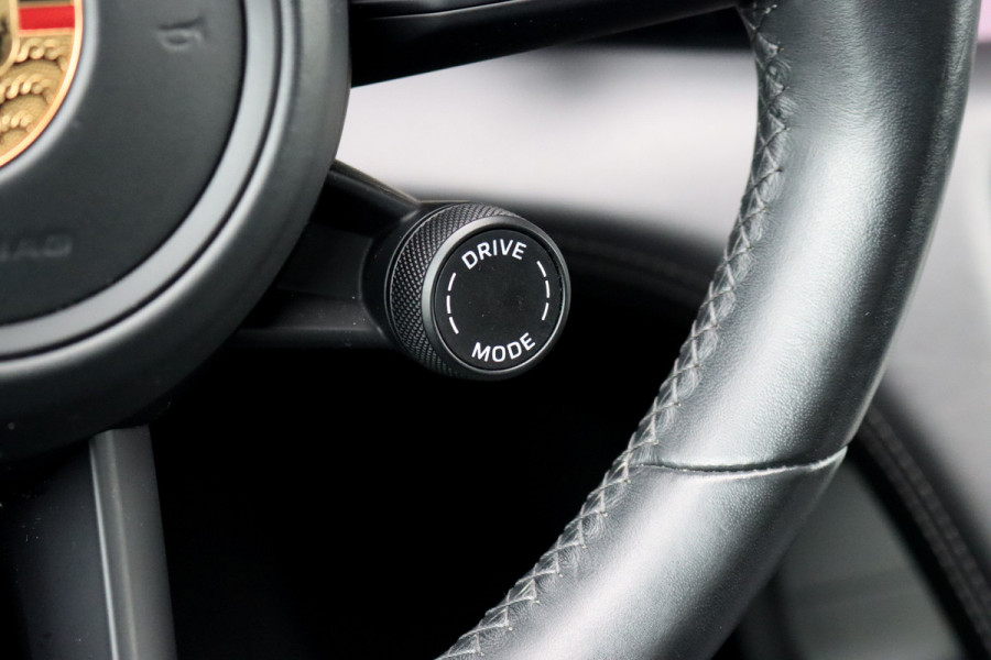 Porsche Taycan Sport Turismo 79 kWh | Achterasbesturing | Luchtvering | Sport-Chrono | ACC | Panoramadak | 18-wegs | BOSE |  Memory | Surround Camera | Verwarmd Stuurwiel |