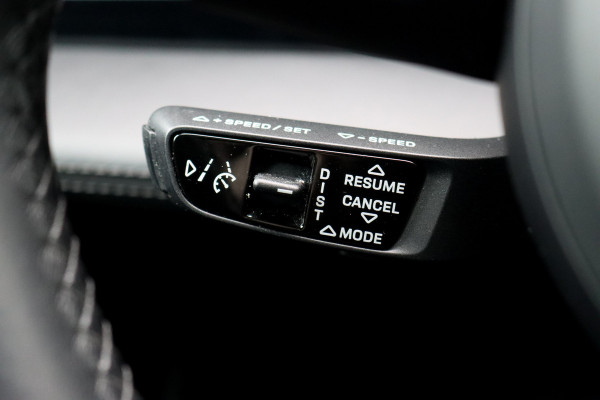 Porsche Taycan Sport Turismo 79 kWh | Achterasbesturing | Luchtvering | Sport-Chrono | ACC | Panoramadak | 18-wegs | BOSE |  Memory | Surround Camera | Verwarmd Stuurwiel |