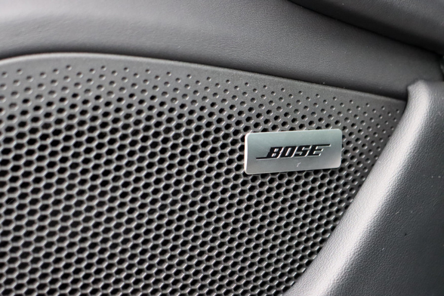 Porsche Taycan Sport Turismo 79 kWh | Achterasbesturing | Luchtvering | Sport-Chrono | ACC | Panoramadak | 18-wegs | BOSE |  Memory | Surround Camera | Verwarmd Stuurwiel |