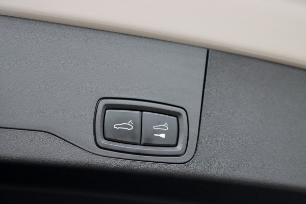 Porsche Taycan Sport Turismo 79 kWh | Achterasbesturing | Luchtvering | Sport-Chrono | ACC | Panoramadak | 18-wegs | BOSE |  Memory | Surround Camera | Verwarmd Stuurwiel |