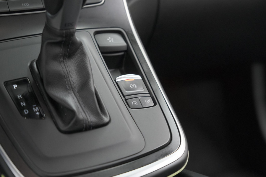 Renault Scénic TCe 140 EDC Intens | Trekhaak | Camera | Dodehoekdetectie | Parkeersensoren