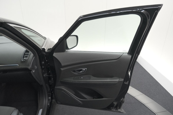 Renault Scénic TCe 140 EDC Intens | Trekhaak | Camera | Dodehoekdetectie | Parkeersensoren