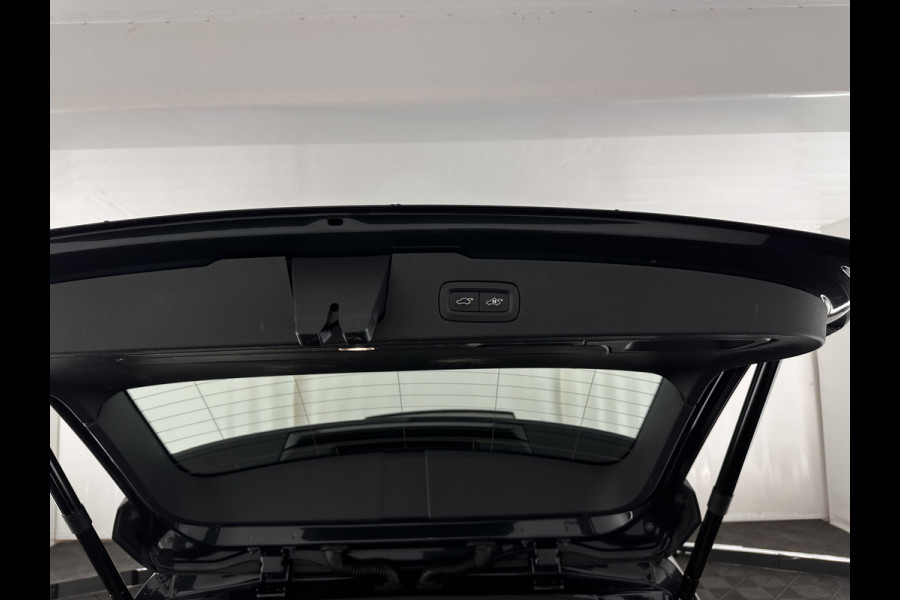 Volvo V60 2.0 D3 Momentum Aut. *PANO | LEATHER | FULL-LED | KEYLESS | BLINDSPOT | CAMERA | DAB | DIGI-COCKPIT | NAVI-FULLMAP | ECC | HEATED-SPORTSEATS | PDC | ADAPTIVE-CRUISE | LANE-ASSIST | HEAD-UP | 17"ALU*