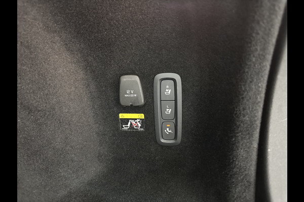 Volvo V60 2.0 D3 Momentum Aut. *PANO | LEATHER | FULL-LED | KEYLESS | BLINDSPOT | CAMERA | DAB | DIGI-COCKPIT | NAVI-FULLMAP | ECC | HEATED-SPORTSEATS | PDC | ADAPTIVE-CRUISE | LANE-ASSIST | HEAD-UP | 17"ALU*