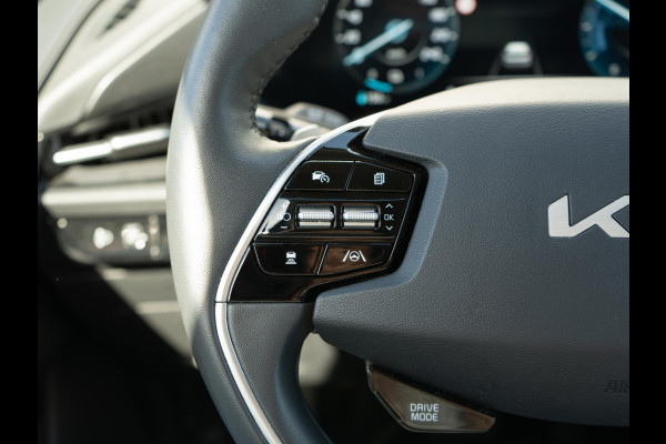 Kia Niro EV DynamicPlusLine 64.8 kWh | Stoel en stuurverwarming | Schuifkanteldak | Nederlandse dealer onderhouden auto |