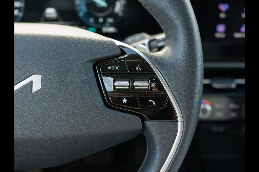 Kia Niro EV DynamicPlusLine 64.8 kWh | Stoel en stuurverwarming | Schuifkanteldak | Nederlandse dealer onderhouden auto |