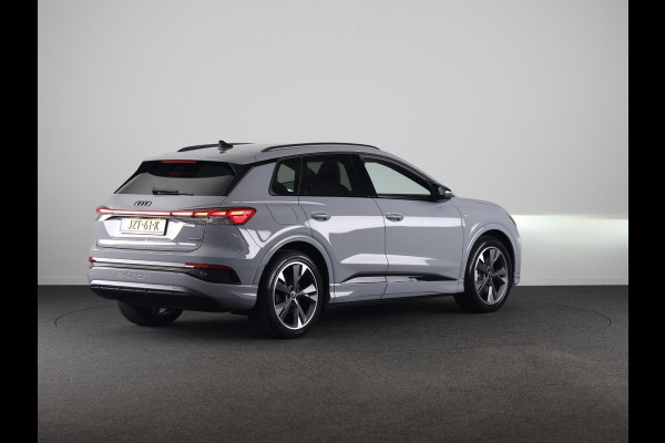 Audi Q4 e-tron 45 quattro S Edition Competition 82 kWh Ambient Light | Achteruitrijcamera | Apple Carplay | Zwart optiek pakket | Adaptive cruise control |