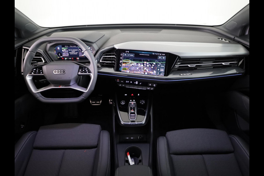 Audi Q4 e-tron 45 quattro S Edition Competition 82 kWh Ambient Light | Achteruitrijcamera | Apple Carplay | Zwart optiek pakket | Adaptive cruise control |