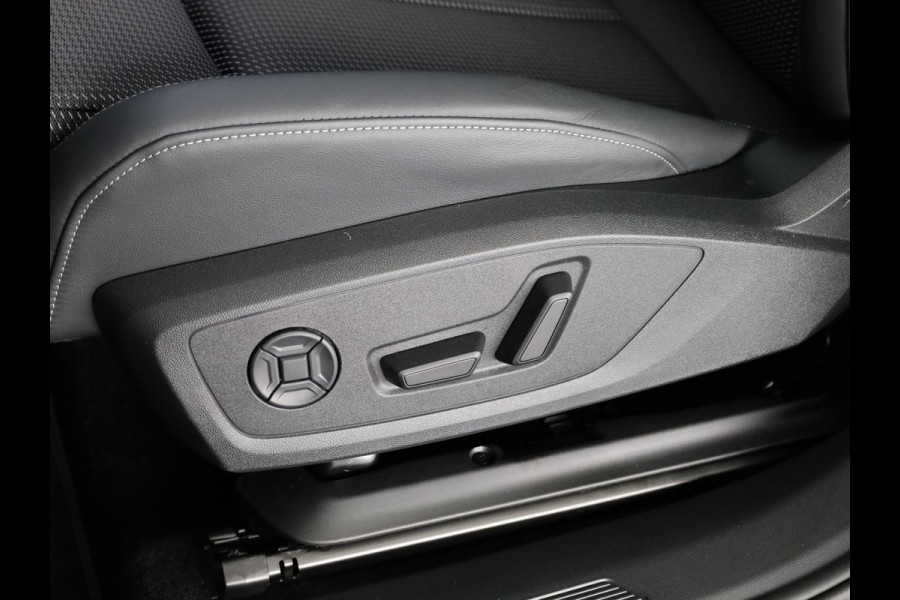 Audi Q4 e-tron 45 quattro S Edition Competition 82 kWh Ambient Light | Achteruitrijcamera | Apple Carplay | Zwart optiek pakket | Adaptive cruise control |