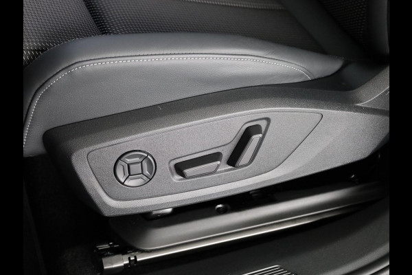 Audi Q4 e-tron 45 quattro S Edition Competition 82 kWh Ambient Light | Achteruitrijcamera | Apple Carplay | Zwart optiek pakket | Adaptive cruise control |