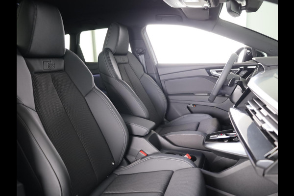 Audi Q4 e-tron 45 quattro S Edition Competition 82 kWh Ambient Light | Achteruitrijcamera | Apple Carplay | Zwart optiek pakket | Adaptive cruise control |