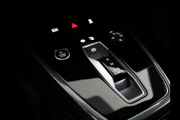 Audi Q4 e-tron 45 quattro S Edition Competition 82 kWh Ambient Light | Achteruitrijcamera | Apple Carplay | Zwart optiek pakket | Adaptive cruise control |