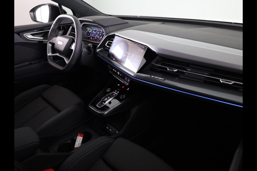 Audi Q4 e-tron 45 quattro S Edition Competition 82 kWh Ambient Light | Achteruitrijcamera | Apple Carplay | Zwart optiek pakket | Adaptive cruise control |