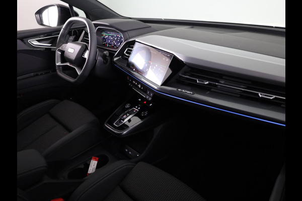 Audi Q4 e-tron 45 quattro S Edition Competition 82 kWh Ambient Light | Achteruitrijcamera | Apple Carplay | Zwart optiek pakket | Adaptive cruise control |