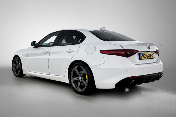 Alfa Romeo Giulia 2.0T Super Veloce-pakket(NL-auto, Navi, Stoel/Stuur VerW, Camera, Parkeersensoren, Etc)
