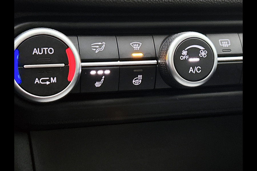 Alfa Romeo Giulia 2.0T Super Veloce-pakket(NL-auto, Navi, Stoel/Stuur VerW, Camera, Parkeersensoren, Etc)