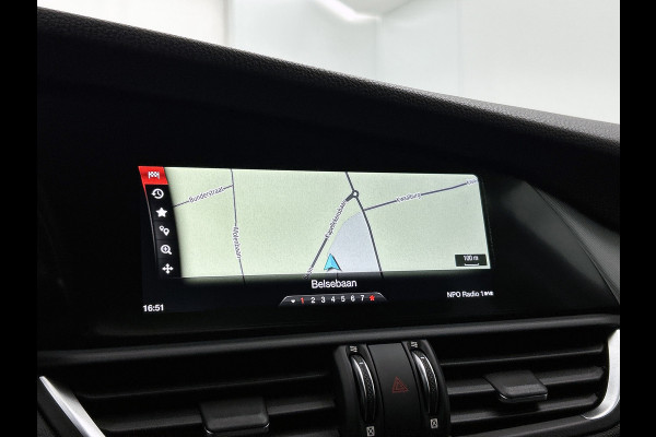 Alfa Romeo Giulia 2.0T Super Veloce-pakket(NL-auto, Navi, Stoel/Stuur VerW, Camera, Parkeersensoren, Etc)
