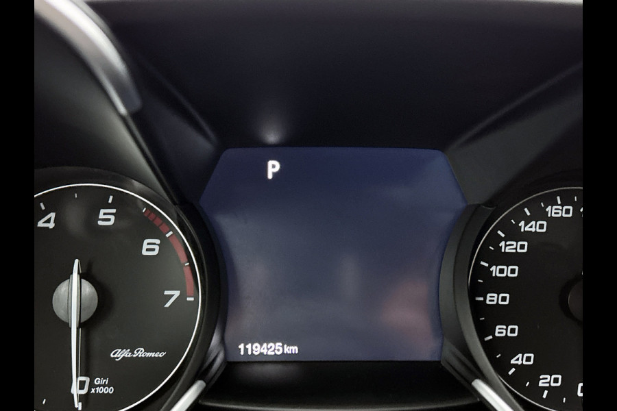 Alfa Romeo Giulia 2.0T Super Veloce-pakket(NL-auto, Navi, Stoel/Stuur VerW, Camera, Parkeersensoren, Etc)