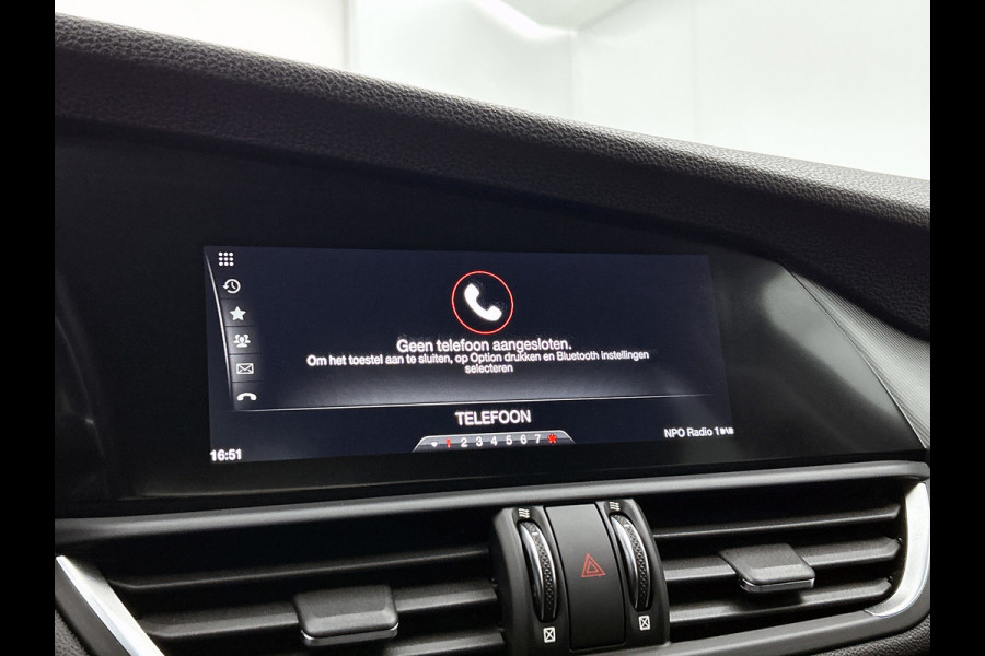 Alfa Romeo Giulia 2.0T Super Veloce-pakket(NL-auto, Navi, Stoel/Stuur VerW, Camera, Parkeersensoren, Etc)