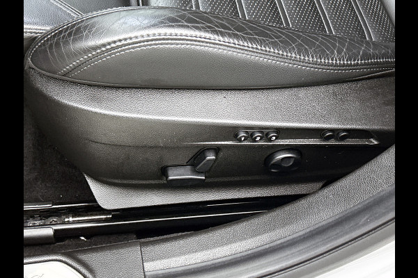 Alfa Romeo Giulia 2.0T Super Veloce-pakket(NL-auto, Navi, Stoel/Stuur VerW, Camera, Parkeersensoren, Etc)