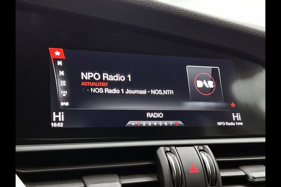 Alfa Romeo Giulia 2.0T Super Veloce-pakket(NL-auto, Navi, Stoel/Stuur VerW, Camera, Parkeersensoren, Etc)