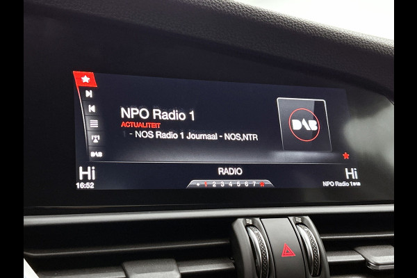 Alfa Romeo Giulia 2.0T Super Veloce-pakket(NL-auto, Navi, Stoel/Stuur VerW, Camera, Parkeersensoren, Etc)