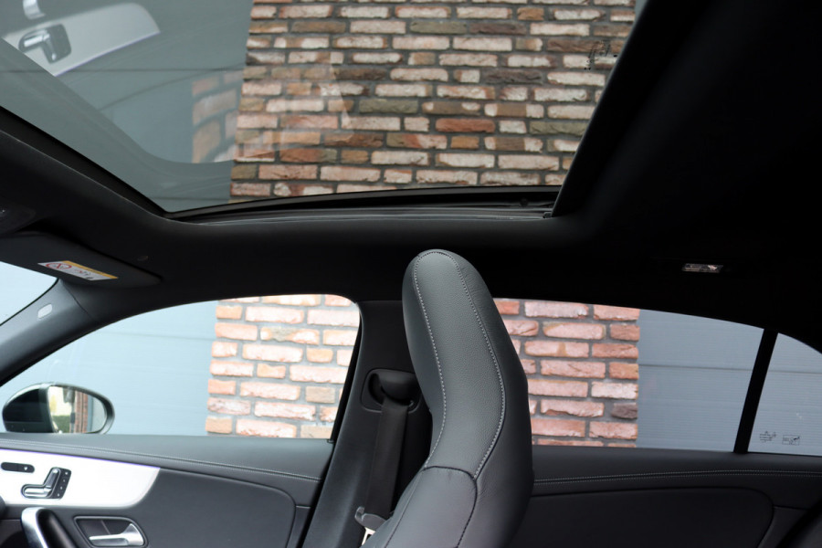 Mercedes-Benz A-Klasse 250 e AMG Line | Facelift | Panoramadak | Memory | HUD | Surround Camera | Advanced Sound System | Keyless Go | Leder | Verwarmd Stuurwiel | Nightpakket | Augemented Reality |