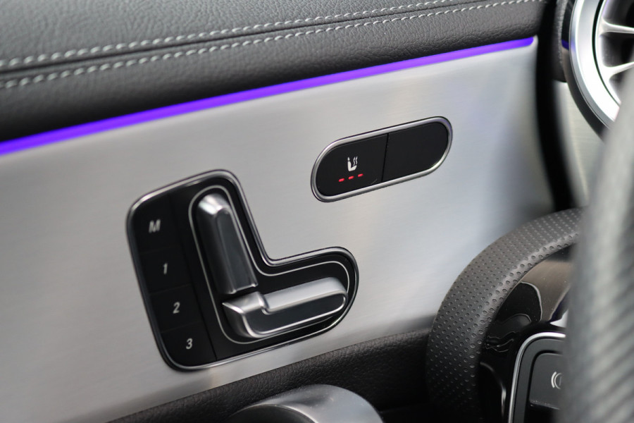 Mercedes-Benz A-Klasse 250 e AMG Line | Facelift | Panoramadak | Memory | HUD | Surround Camera | Advanced Sound System | Keyless Go | Leder | Verwarmd Stuurwiel | Nightpakket | Augemented Reality |