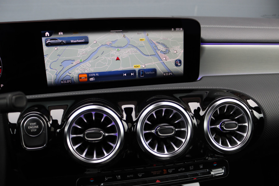 Mercedes-Benz A-Klasse 250 e AMG Line | Facelift | Panoramadak | Memory | HUD | Surround Camera | Advanced Sound System | Keyless Go | Leder | Verwarmd Stuurwiel | Nightpakket | Augemented Reality |