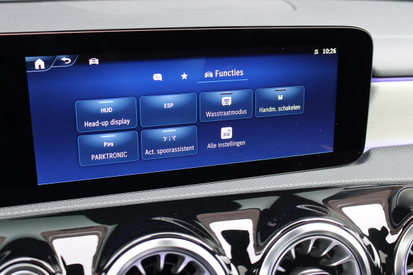 Mercedes-Benz A-Klasse 250 e AMG Line | Facelift | Panoramadak | Memory | HUD | Surround Camera | Advanced Sound System | Keyless Go | Leder | Verwarmd Stuurwiel | Nightpakket | Augemented Reality |
