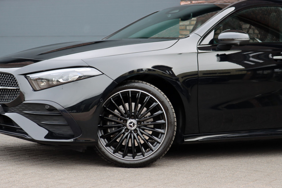 Mercedes-Benz A-Klasse 250 e AMG Line | Facelift | Panoramadak | Memory | HUD | Surround Camera | Advanced Sound System | Keyless Go | Leder | Verwarmd Stuurwiel | Nightpakket | Augemented Reality |