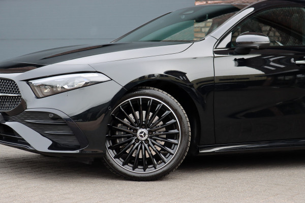 Mercedes-Benz A-Klasse 250 e AMG Line | Facelift | Panoramadak | Memory | HUD | Surround Camera | Advanced Sound System | Keyless Go | Leder | Verwarmd Stuurwiel | Nightpakket | Augemented Reality |