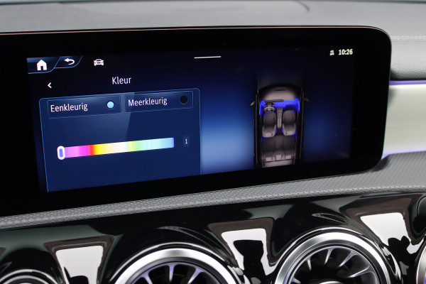 Mercedes-Benz A-Klasse 250 e AMG Line | Facelift | Panoramadak | Memory | HUD | Surround Camera | Advanced Sound System | Keyless Go | Leder | Verwarmd Stuurwiel | Nightpakket | Augemented Reality |